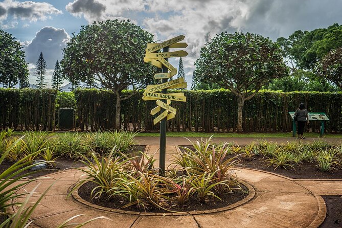 VIP Private Limousine Tour: Scenic Oahu Island Sites - Iolani Palace: The Only Royal Palace in the US