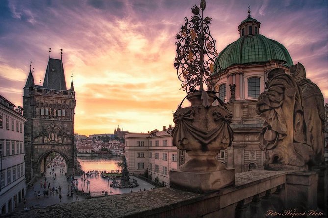 VIP Private tour Prague: Castle, Lunch, Beer, Boat - Crossing the Romantic Charles Bridge