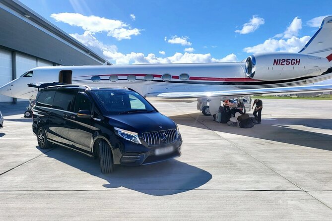 VIP Private Transfers Stansted Airport to/from Any London Hotel - Monitoring Flight Details for Punctual Pickups