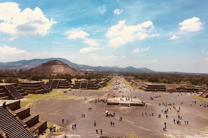 VIP Teotihuacan & Guadalupe Shrine Tour: A Journey Through Time - Visiting the Basilica de Santa Maria de Guadalupe
