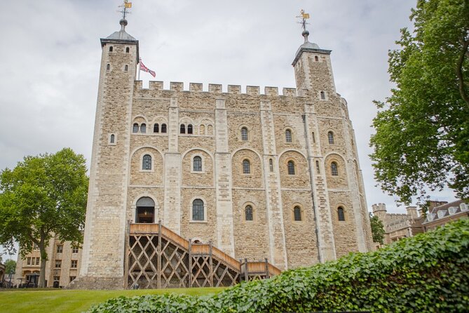 VIP Tower of London and Crown Jewels Tour with Private Beefeater Meet & Greet - Discover the Iconic Tower of London with a Private Beefeater
