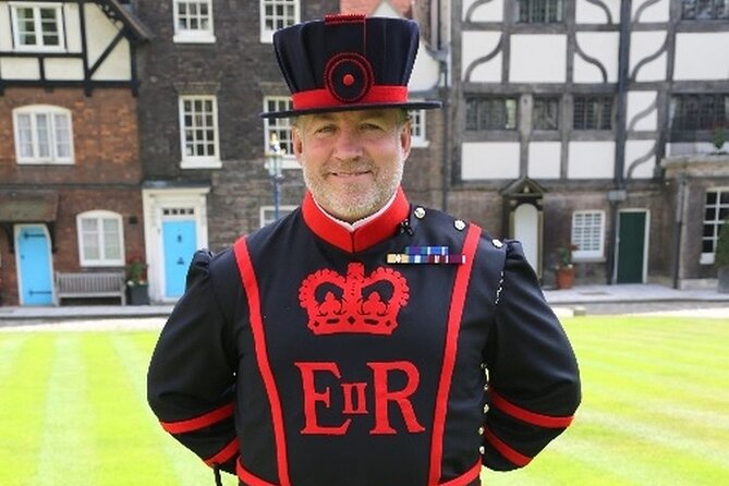VIP Tower of London and Crown Jewels Tour with Private Beefeater Meet & Greet - Explore the Crown Jewels and Coronation Regalia