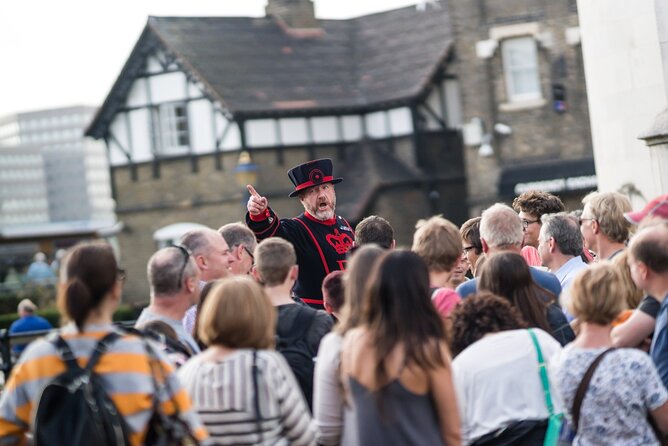 VIP Tower of London and Crown Jewels Tour with Private Beefeater Meet & Greet - The Significance of Tower Green and Historic Sites