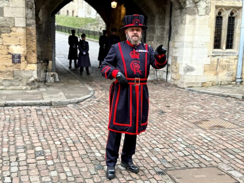 VIP Tower of London Beefeater Meet & Greet and Royal London - Discover the VIP Experience at the Tower of London and Royal London