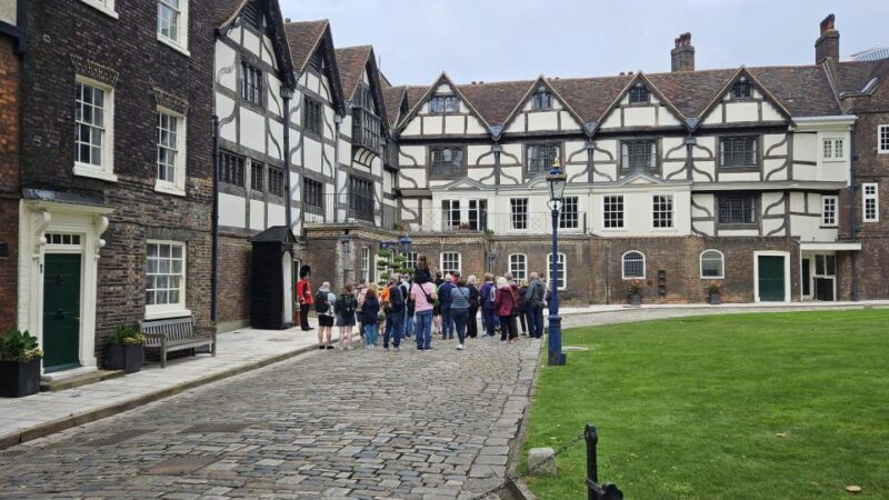 VIP Westminster Abbey & Upper Gallery and Buckingham Palace - Practical Details: Logistics and Group Size