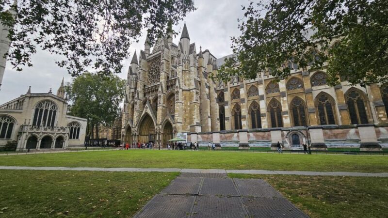 VIP Westminster Abbey & Upper Gallery and Buckingham Palace - Value and Additional Inclusions