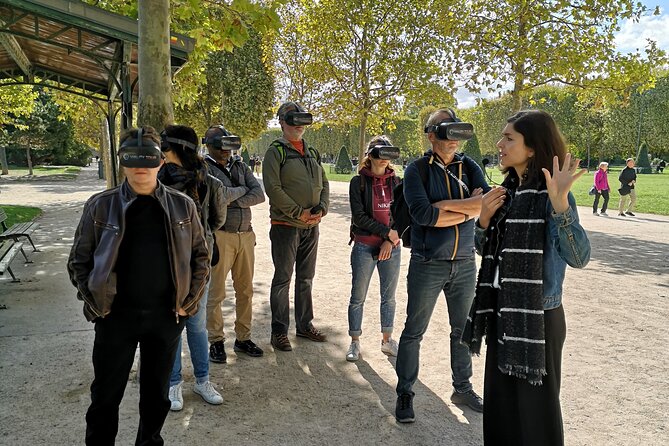 Virtual Reality Guided Tour at the Eiffel Tower - Comparing to Other Tours in Paris