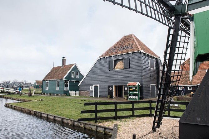 Visit Amsterdam Countryside with windmills by bike - The Guide: Knowledge and Personal Touch