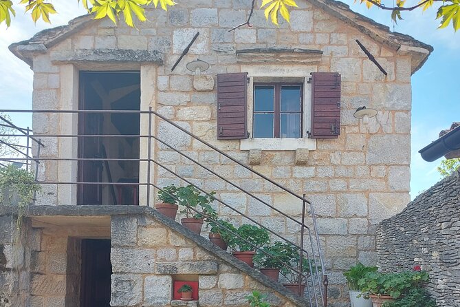 Visit Ancient Salona, Mighty Klis Fortress and Stella Croatica - Discovering Vranjaca Cave