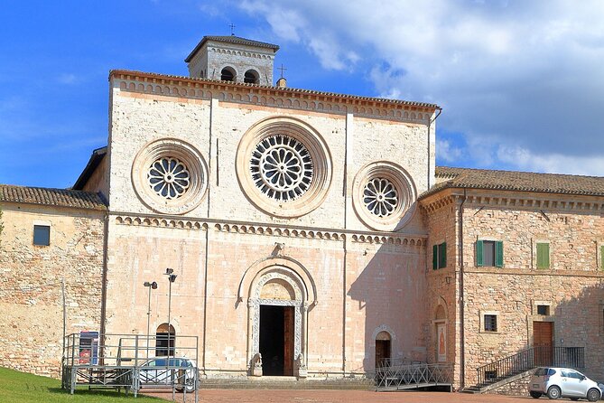 Visit ASSISI on foot with the Audio guide app for Smartphone - Starting Point and Flexibility of the Tour