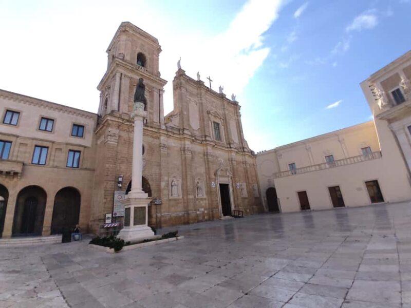Visit Brindisi with an audio-guided tour using a professional device - Key Points