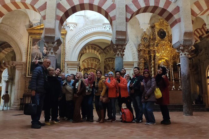 Visit Cathedral Mosque with official guide. Small groups - The Value of a Guided Visit to the Mosque