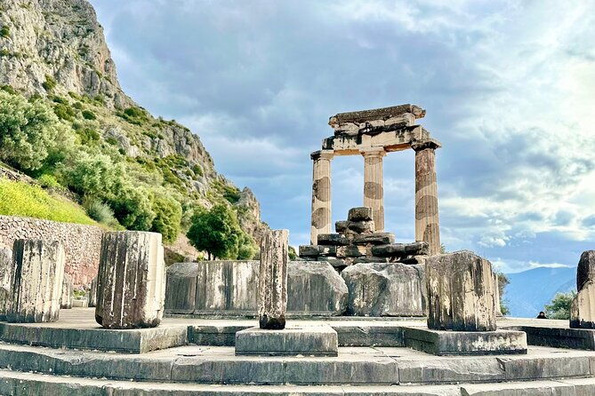 Visit Delphi & Meteora Monasteries Luxury Private Tour FromAthens - Exploring the Historic Significance of Thermopylae