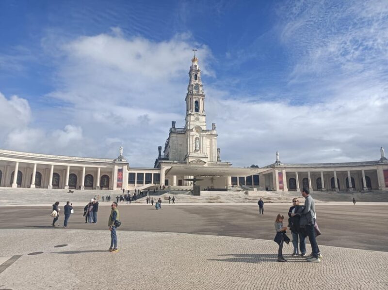 Visit Fátima, Nazaré and Óbidos - Visiting Fátima: The Heart of Spiritual Portugal