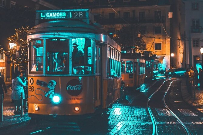 Visit Lisbon at night with dinner and Fados, on private tour - Authentic Portuguese Cuisine in a Recognized Restaurant