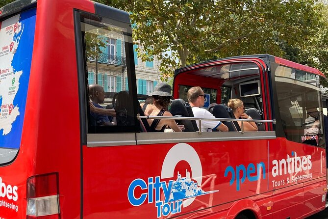 Visit of Antibes Juan-Les-Pins by convertible bus - Accessibility and Group Size