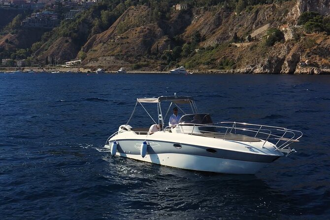 Visit of the bay of Taormina with private boat - Visiting the Blue Grotto of Taormina