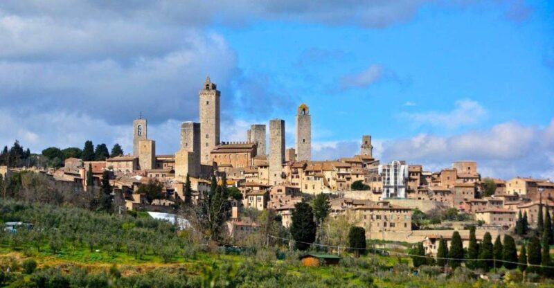 Visit Siena and San Gimignano with lunch at a family farm - Key Points