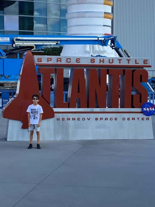 Visit the Kennedy Space Center in French from Orlando - Bus Ride to the Saturn V Hall with Space History