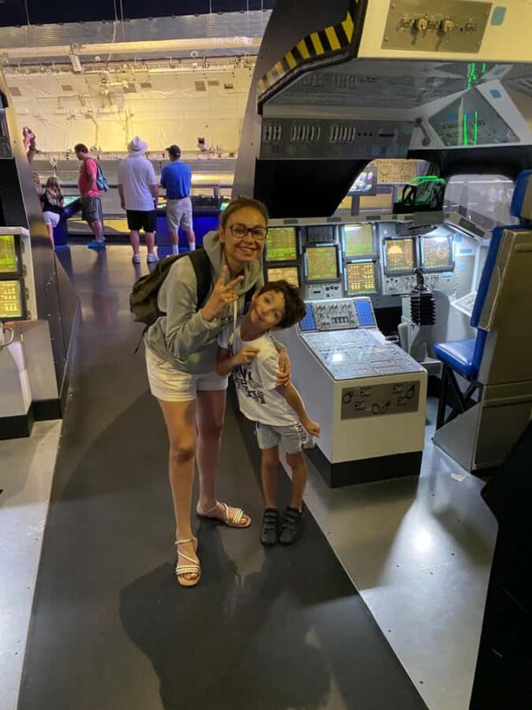 Visit the Kennedy Space Center in French from Orlando - Additional Activities: IMAX Theater and Memorials