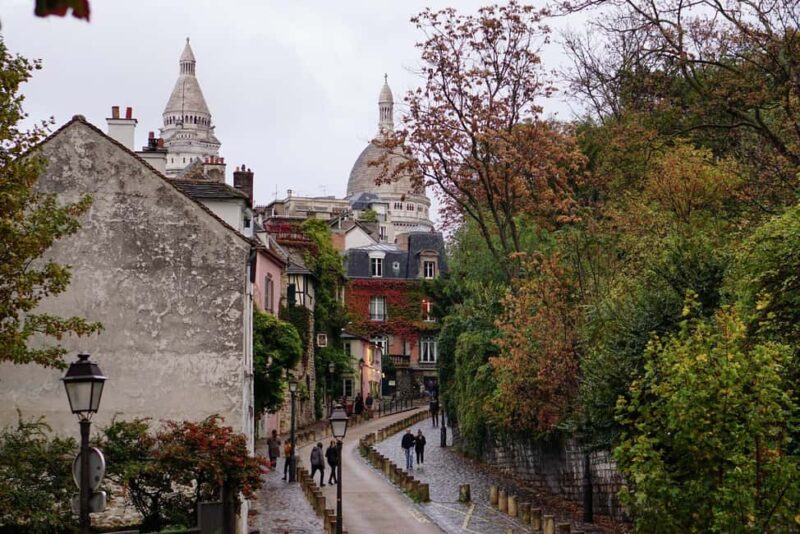 Visit the Montmartre district in Italian with a local guide - Exploring the "I Love You" Wall and Artistic Streets