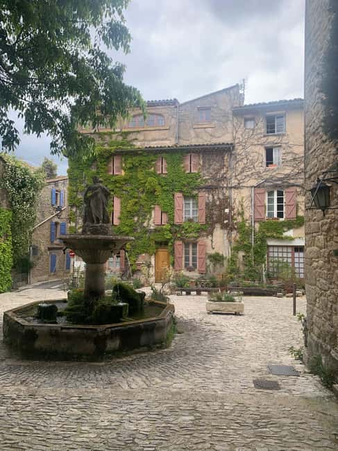 Visit the most beautiful villages of the Luberon in Provence by minibus! - Uncovering Provençal Heritage and Architecture