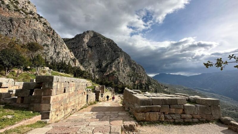 Visit Thermopylae & Delphi Navel of Earth Private Tour 8H - Key Points
