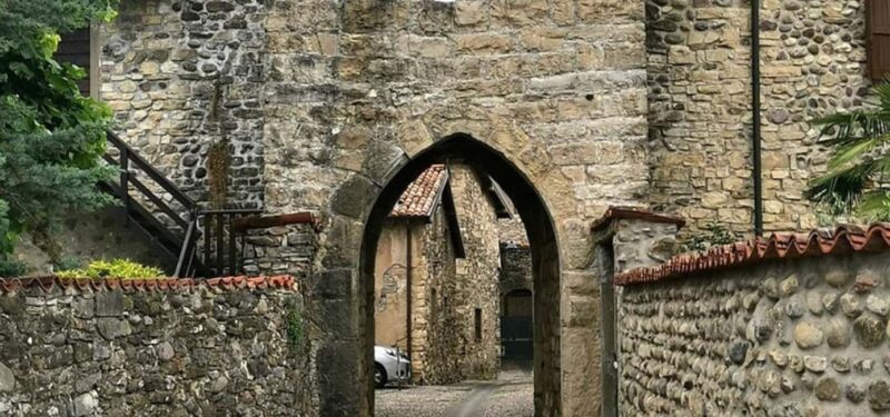 Visit to the medieval village of Trebecco Castle and the Church of St. Fermo - Key Points