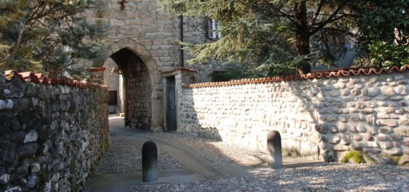 Visit to the medieval village of Trebecco Castle and the Church of St. Fermo - Discovering Castel Trebecco’s Unique Triangular Shape