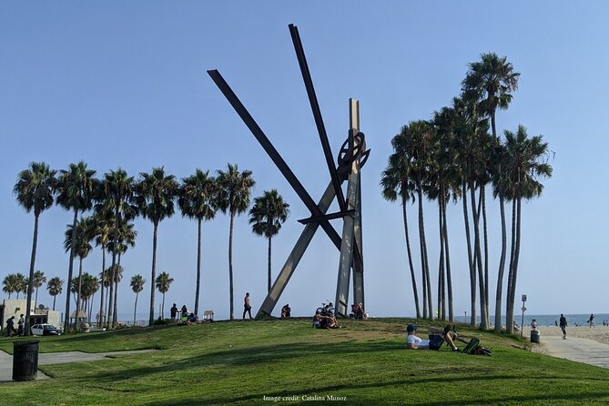 Visit Venice Beach Neighbourhood: Private 2-hour Walking Tour - The Eclectic Atmosphere of Venice Beach Boardwalk