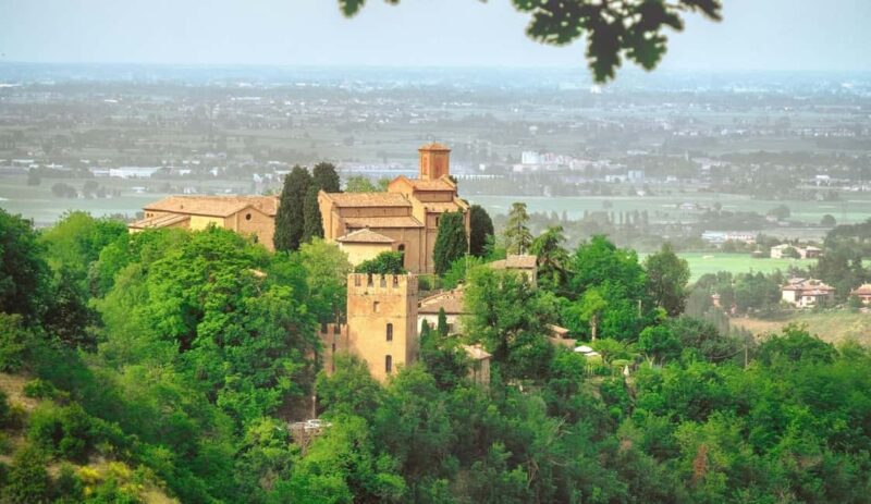 Visita al Borgo di Monteveglio Alto e lAbbazia Millenaria - The Route and Key Stops in the Abbey Park