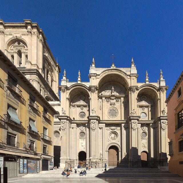 Visita guiada Catedral y Capilla Real y su entorno - Explore Granada’s Iconic Cathedral and Royal Chapel with Expert Guidance