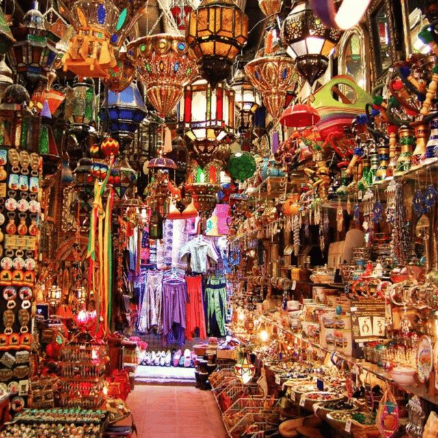 Visita guiada Catedral y Capilla Real y su entorno - Exploring the Madrasah of Granada: A Touch of Islamic Heritage