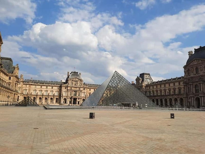 Visita in italiano: Quartiere Latino / Lungo Senna - Exploring the Notre-Dame Exterior and Historic Monuments