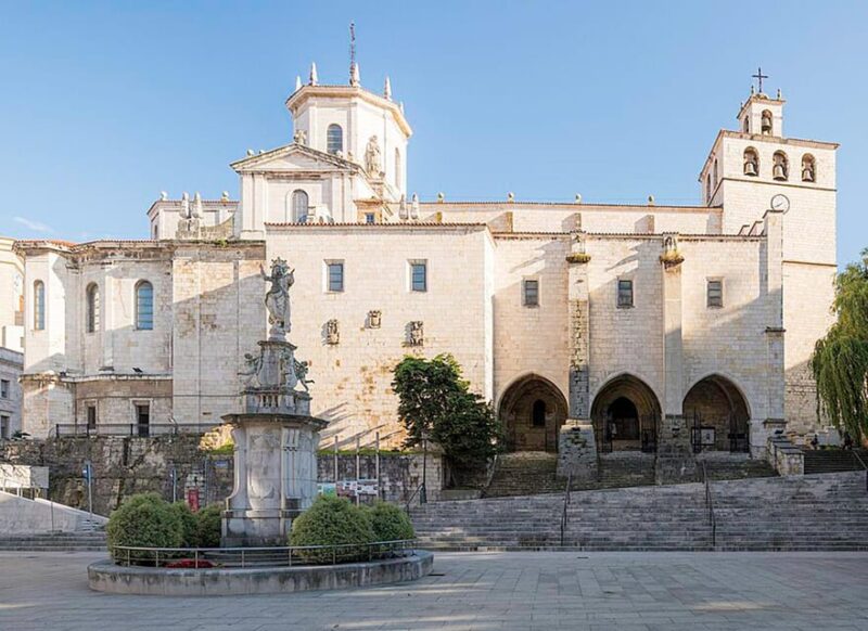 Visita privada a Santander: exclusiva y personalizada - Exclusive Private Santander Tour for Up to 5 People at $227