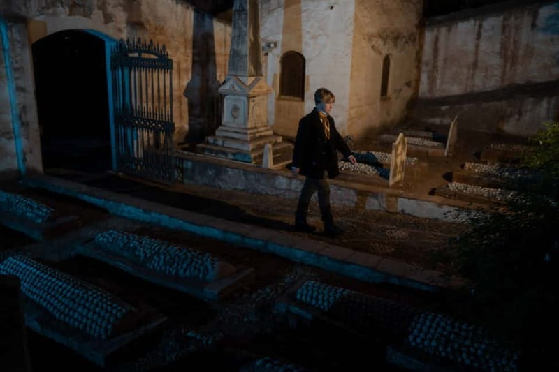 Visita teatralizada nocturna al Cementerio Inglés de Málaga - Dramatic Stories Brought to Life by Guides and Actors