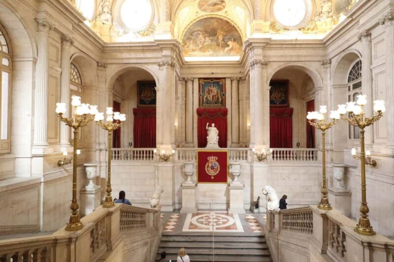 Visita VIP Palacio Real y citytour, Madrid al completo - Walking Tour Through Historic Madrid and the Royal Area