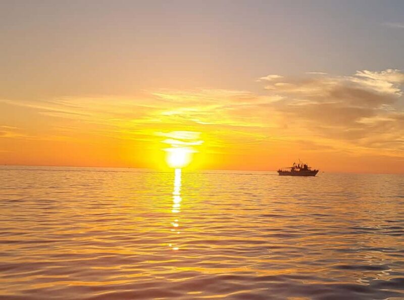 Visite en bateau avec final au COUCHER DE SOLEIL+vin Corse - Discover the Charm of a Corsican Sunset Boat Tour for $41