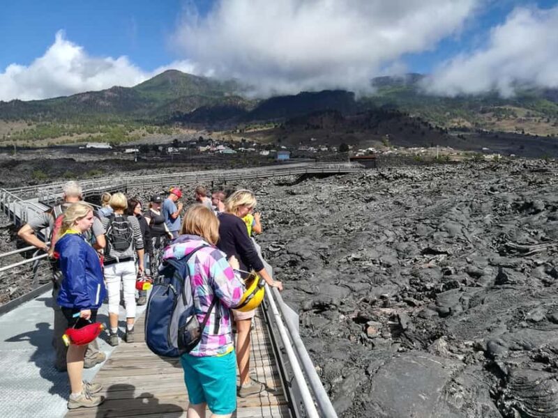 Volcanic caving Cueva de Las Palomas (ES-EN) LA PALMA - Explore the Volcanic Tube of Cueva de Las Palomas on La Palma