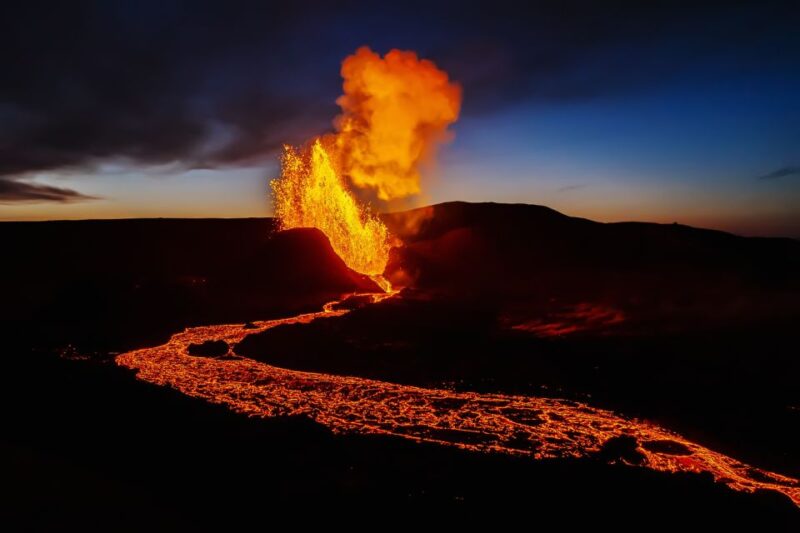 Volcano Movie - Experience the Latest Eruptions in Iceland - The Power of Uninterrupted Video and Sound