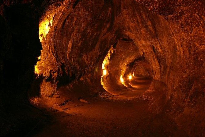 Volcano National Park and Rainbow Fall in Hilo, Hawaii - Explore the Best of Hilo and Hawaii Volcanoes National Park in One Day