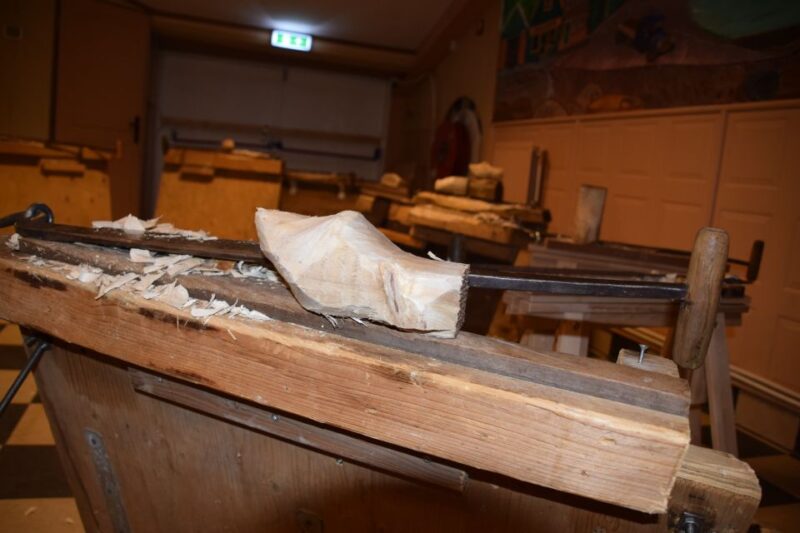 Volendam: 2-Hour Clogmaking Workshop and Cheese Tour - Practical Details: What’s Included and What’s Not