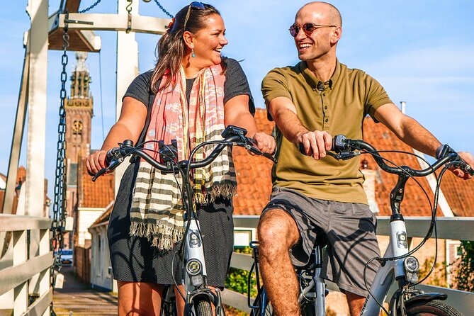 Volendam: E-bike rental with suggested countryside- and fisherman village route - Key Points