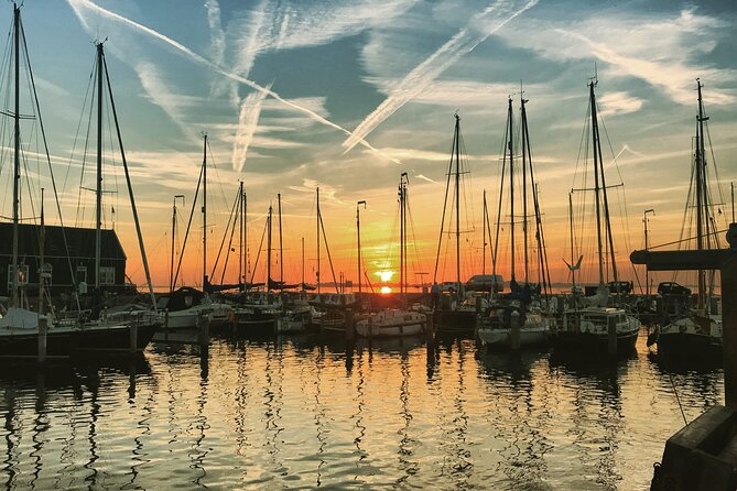 Volendam: E-bike rental with suggested countryside- and fisherman village route - Who Will Appreciate This E-bike Tour?