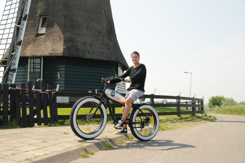 Volendam: E-Fatbike Rental - Discovering Monnickendam’s Old Harbour Charm