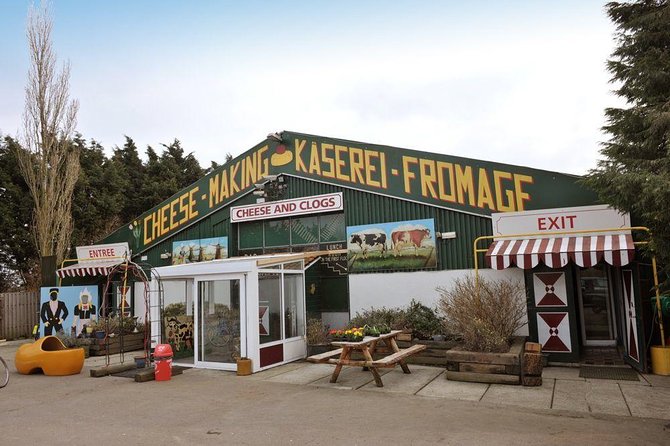 Volendam & Marken Private Tour in luxury Jaguar S Type 1/2 day - Luxury Transportation in a Jaguar S Type for a Stylish Day Out