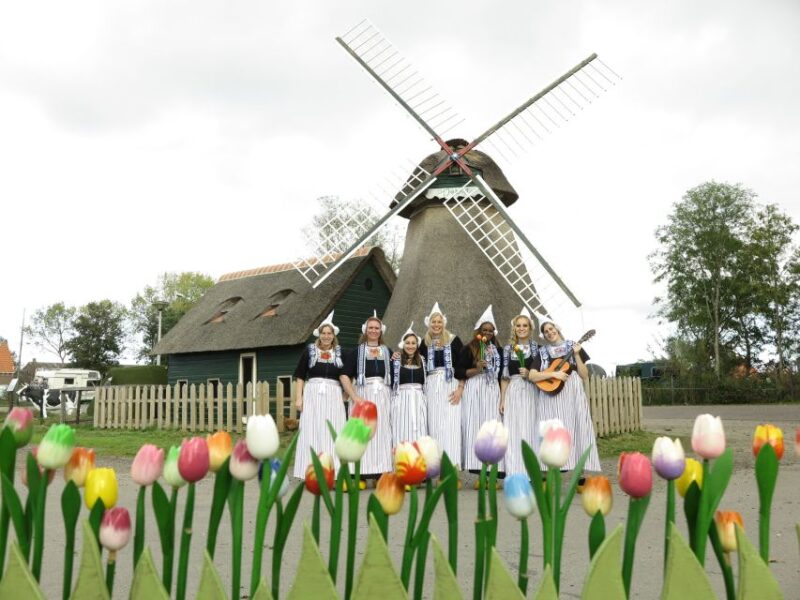 Volendam: Traditional Costume Photo with Cheese & Clog Tour - Experience Dutch Culture with a Traditional Costume Photo in Volendam