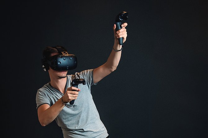 VR experience at PlayVR - Group Size and Social Experience at PlayVR