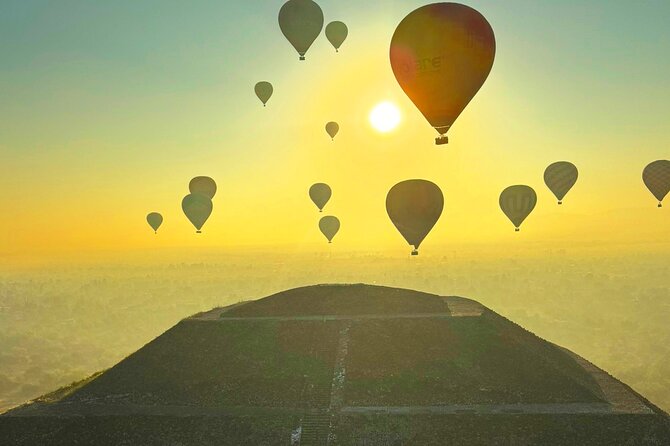 Vuelo amanecer: globo aerostático con Sky Balloons México - Experience the Magic of a Sunrise Hot-Air Balloon Over Teotihuacan for $119.78