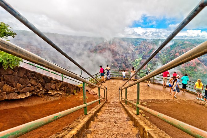 Waimea Canyon & Na Pali Driving Tour app - Witnessing Waipoo Falls